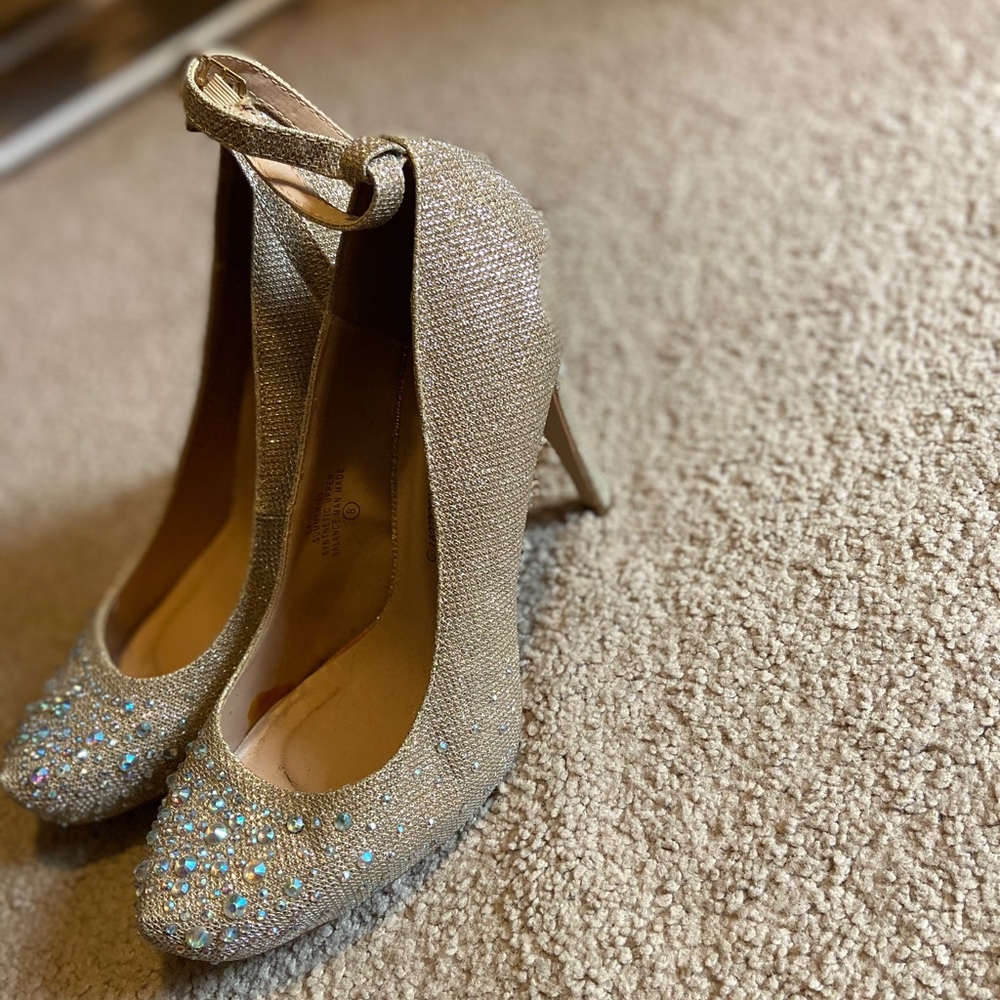 Heels - Picture 4 of 6